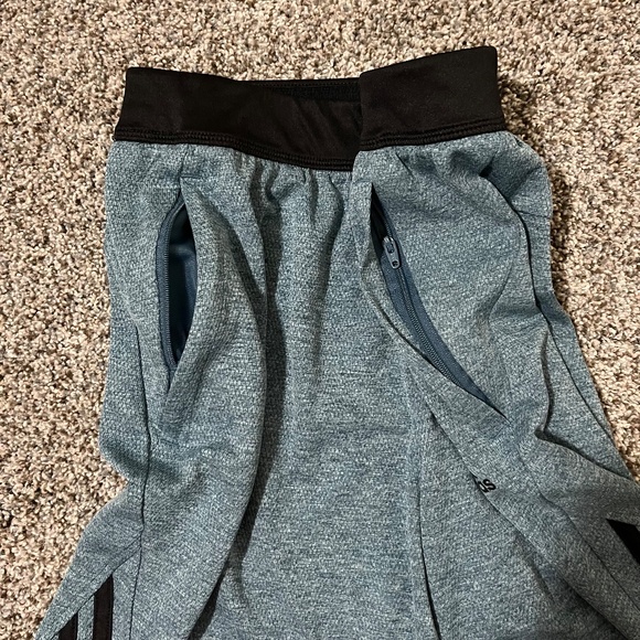 Adidas Aeroready Men's Small, Zippered Pockets, Moisture wicking - Picture 3 of 12